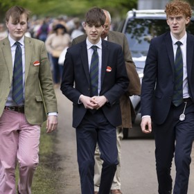 Jamesi, hraběti z Wessexu a nejmladšímu vnukovi královny Alžběty II., je už sedmnáct let.