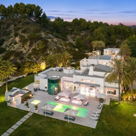 Kanye West koupil nové sídlo v Beverly Hills.