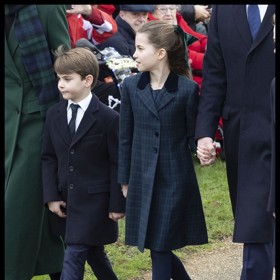 Cestou na sváteční bohoslužbu byli stejně vyladění i ostatní členové královské rodiny.