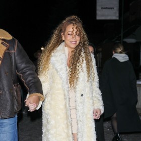 Na zimní sporty hvězdnou Mariah Carey neužije. Zato si do Aspenu chodí užívat vánoční atmosféru a ideální prostor pro vypilované zimní outfity.