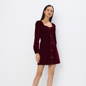 Nekupujte si sezonní věci, které na sebe vezmete jen jednou, protože jsou aktuálně trendy. (MOHITO)