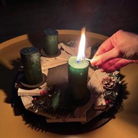 Markéta Pekarová Adamová má skromný adventní věnec.