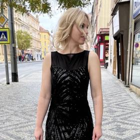 Radka Franc pro vás tentokrát připravila vyladěný outfit na vánoční party.