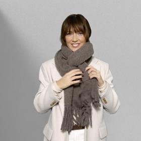 Čtyři praktické způsoby vázání šály najdete v novém díle pořadu 3 minuty stylu.