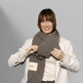 Naučte se se stylistkou Nikolou Markovou nové způsoby vázání šály.