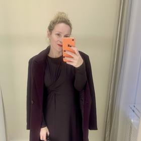 Módní redaktorka Lifee Jana tentokrát sáhla po na první pohled nenápadné, ale velmi sofistikované barevné kombinaci outfitu.