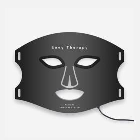 Silikonová maska s LED technologií pro ošetření pleti, Envy Therapy, 5 900 Kč