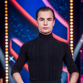 Herec Oskar Hes má podle věštce Vlastíka Plamínka skvěle vypilovanou techniku a jeho tanec je prakticky dokonalý.