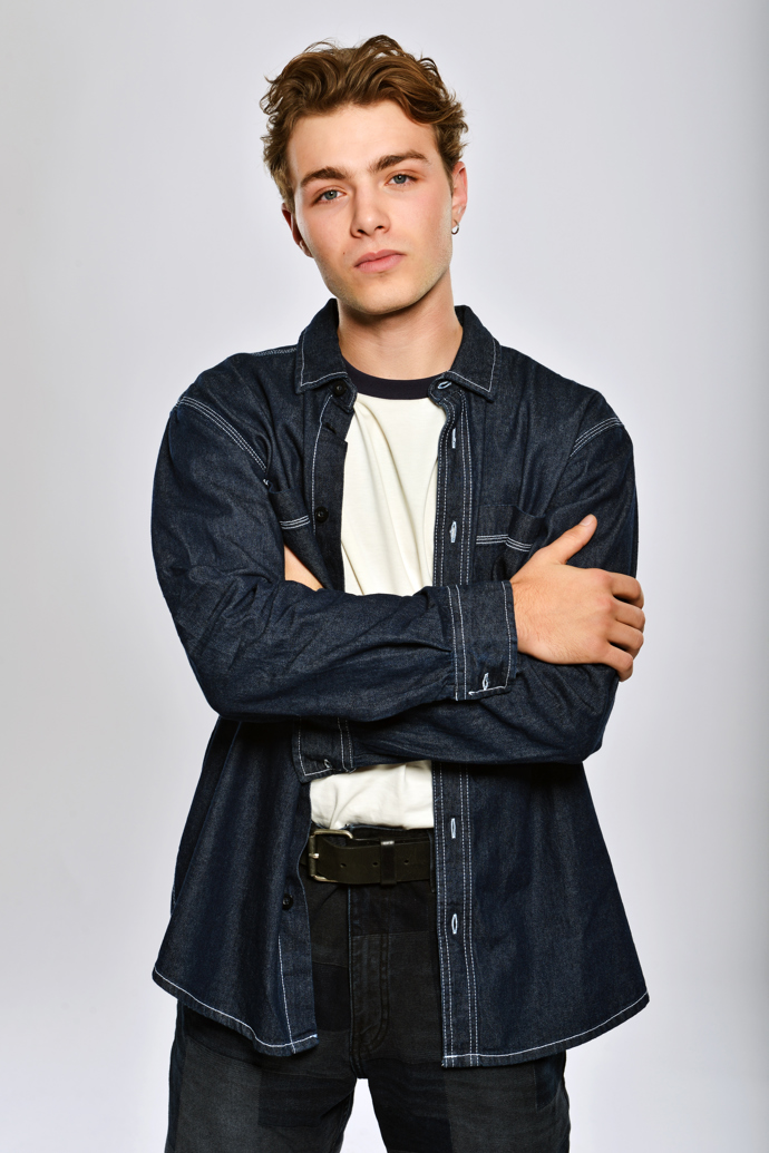 Šimon Opp hraje i v seriále.  