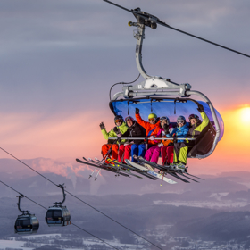 Skiareál v Peci pod Sněžkou.