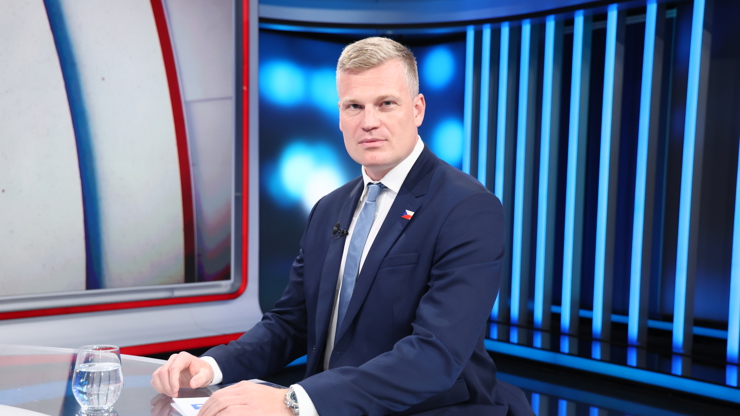 Autonehoda Filipa Turka rozdělila národ: Jedni ho viní z porušení pravidel, jiní ho brání zuby nehty
