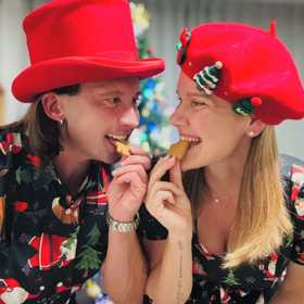 Zamilovaná dvojice si užila barevné Vánoce a úspěšný start do roku 2025.