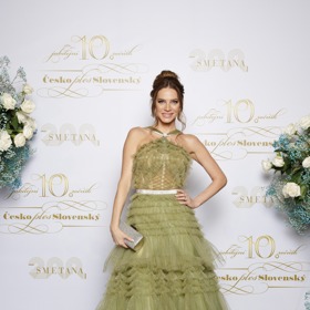 Už teď jsme zvědaví, jakou róbou nás letos ohromí každoroční hvězda Česko-Slovenského plesu, modelka Andrea Verešová.