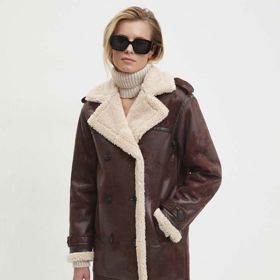 Jana oblékla tento model značky Answear Lab za 2 299 Kč