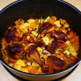 Ze stejného kuřete připravila Nora Fridrichová ještě pečené Dijonské kuře.