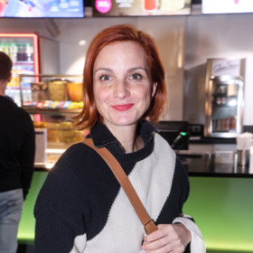 Michaela Maurerová si v černobílém outfitu vyrazila do kina na nový animovaný snímek Mufasa Lví král.