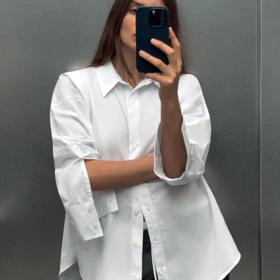 Jednoduchá košile z popelínu se stěžejními prvky klasického pánského střihu, Zara, 549 Kč