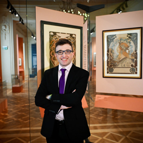 Česky umí Marcus Mucha dobře, ale občas mu vypadávají některá slovíčka.