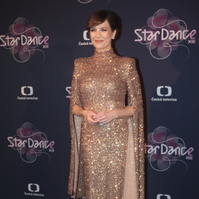 Nádherná Tereza Kostková predikovala plesové trendy už v průběhu loňské řady oblíbené taneční soutěže StarDance. Například v těchto dokonalých večerních modelech z dílny návrhářky Tatiany Kovaříkové.