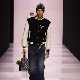 Klasický bluzon patří do panské skříně už několik destiletí. Pharell Williams vsadil na jeho jedinečnost i ve své nejnovější kolekci.