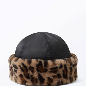 Zimní čepice s kožešinovým lemem, Monki, 599 Kč