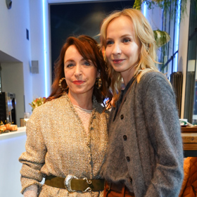 Premiéru Jana Plodková ozdobila spolu s hereckou kolegyní Tatianou Dykovou.