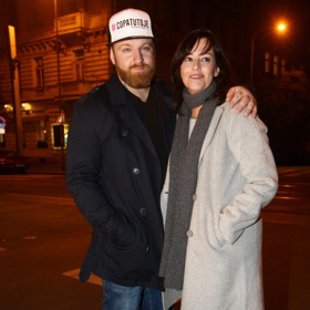 Úzká dlouhá šála, kterou můžete kolem krku vícekrát ovinout. I tu si Tereza Brodská zamilovala.