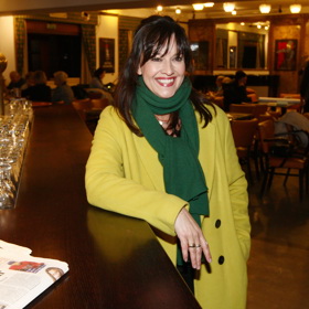 Tereza Brodská je milovnicí všech šál a šátků, Nebojí se ani výraznějších barevných kombinací, které podtrhují její styl.