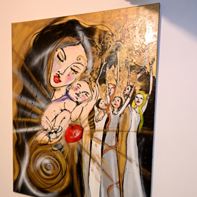 V obrazech Kairy Hrachovcové má dominantní slovo plátkové zlato.