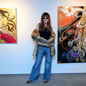 Vernisáž obrazů Kairy Hrachovcové měla velký úspěch.