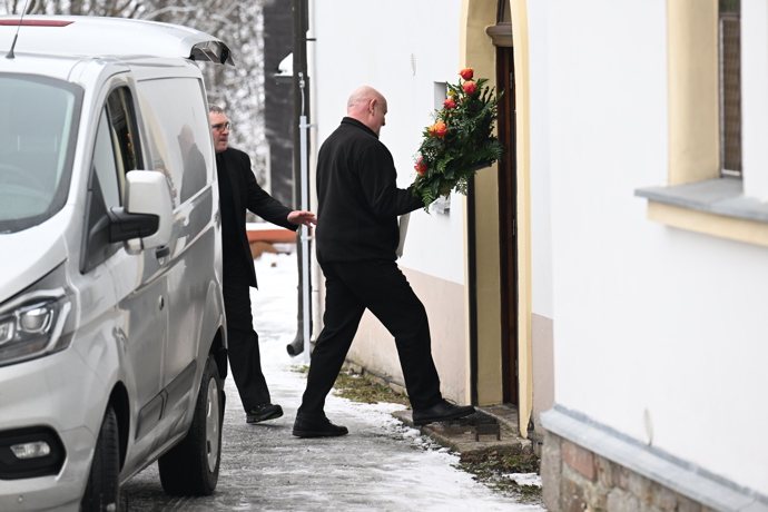 Pohřeb moderátora Rádia Kiss, Jirky Vondry, proběhl ve smuteční obřadní síni v Rokytnici nad Jizerou.
