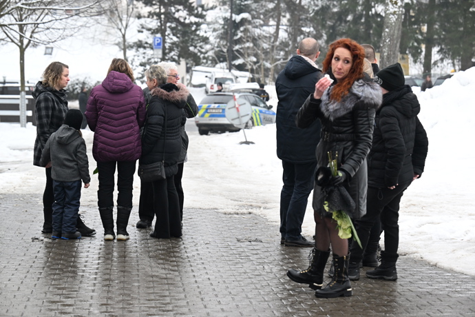 Pohřeb moderátora Rádia Kiss, Jirky Vondry, proběhl ve smuteční obřadní síni v Rokytnici nad Jizerou.
