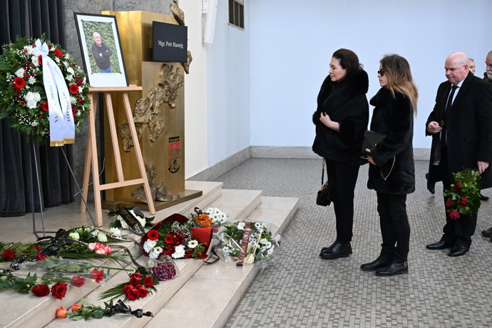Jana Bobošíková se loučí s Petrem Hannigem.