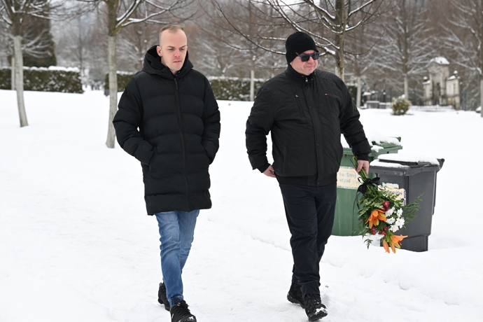 Rodina a přátelé se přišli naposledy rozloučit s moderátorem Rádia Kiss, Jirkou Vondrou.