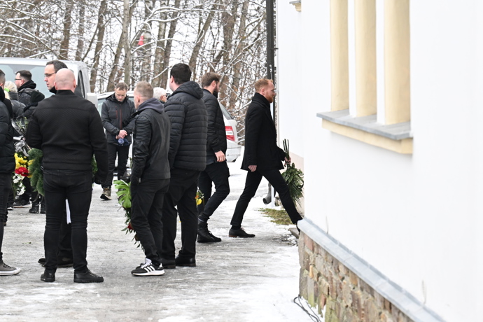 Rodina a přátelé se přišli naposledy rozloučit s moderátorem Rádia Kiss, Jirkou Vondrou.