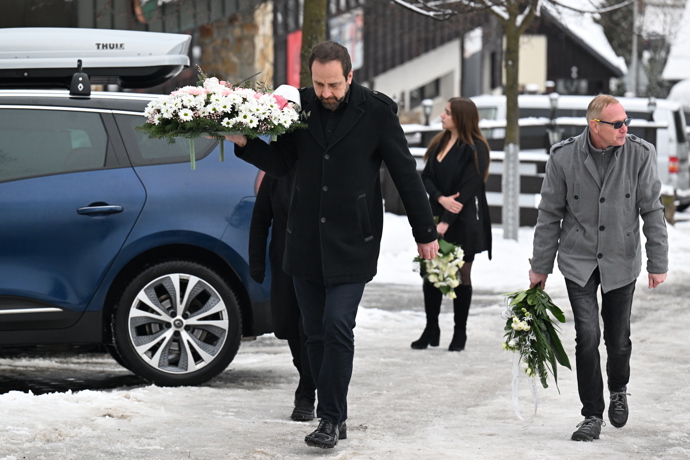 Všichni jsou zdrcení z jeho smrti.