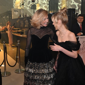 Nathalie prý oplývá hloubavou osobností a ráda zkoumá do detailu lidské vlastnosti a mezilidské vztahy.