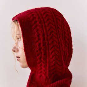 Kukla s plastickým vzorem, Pull&Bear, 399 Kč