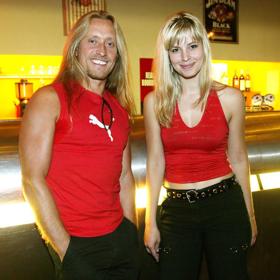 Zpěvák Kamil Střihavka v roce 2004. Na fotografii se zpěvačkou Veronikou Zaňkovou.