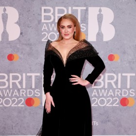 Zpěvačka zcela upustila od slazení nápojů či pití kávy, která nesvědčí jejím hlasivkám. Zato nikdy nepohrdne sklenkou rosé.