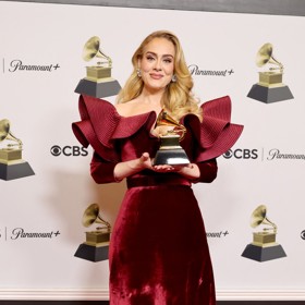 Zpěvačka Adele shodila před začátkem covidové pandemie neuvěřitelných 40 kg. A to díky intenzivnímu cvičení a jídelníčku inspirovaném sirtfood dietou.