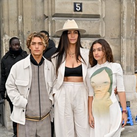 I když je Levimu teprve šestnáct, pomalu začíná chodit do společnosti po boku svých známých rodičů. Jako například na pařížském týdnu módy, kde na přehlídce Stelly McCartney dělal garde mamince Camile a sestře Vidě.