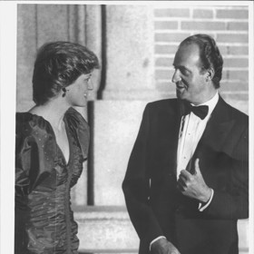 Spekuluje se, že ti dva se nakonec dostali k intimnostem, a to během plavby kolem Mallorky v létě 1986.