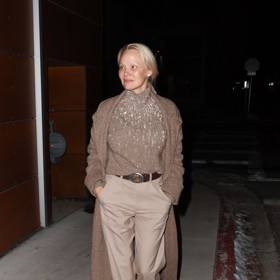 Také její outfity prošly výraznou proměnou.