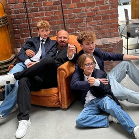 Karel Vágner ml. se svými syny.