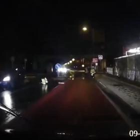 Řidič z místa nehody ujel.