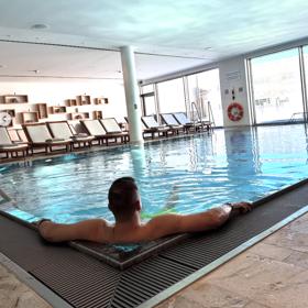 Jiří Vondra si ještě nedávno užíval dovolenou.