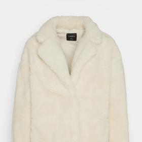 Krátký kožíšek se zapínáním na druky, Lindex, 1 299 Kč