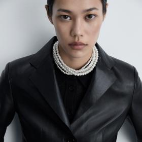 Bránit se nemusíte ani víceřadým modelům. (Mango)