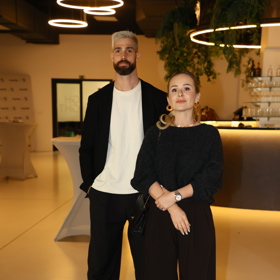 Michaela Salák s manželem ve společnosti. 